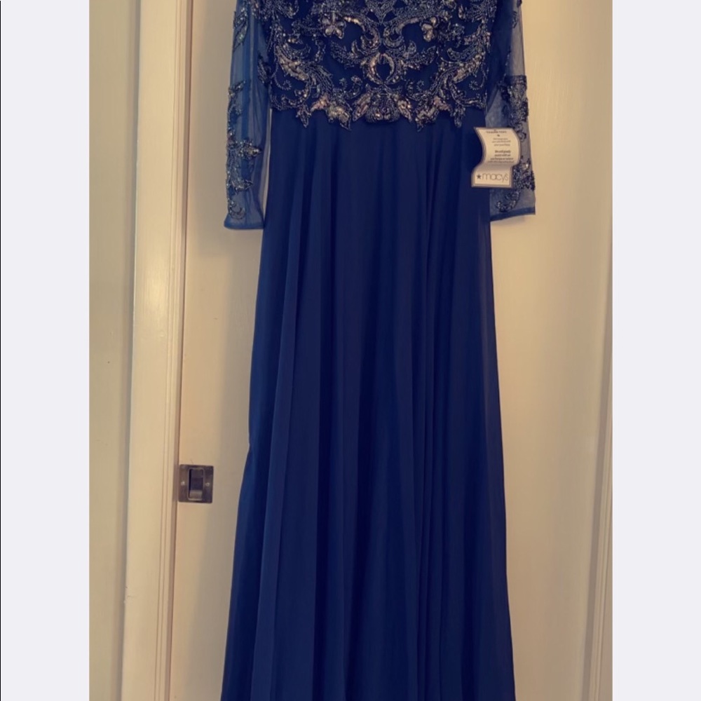 Dress - Picture 7 of 7